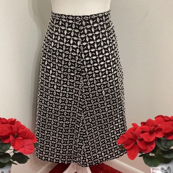 EC Kim Rogers Signature Black & White Eyelet Design MIDI Skirt Size 18 - Picture 3 of 12